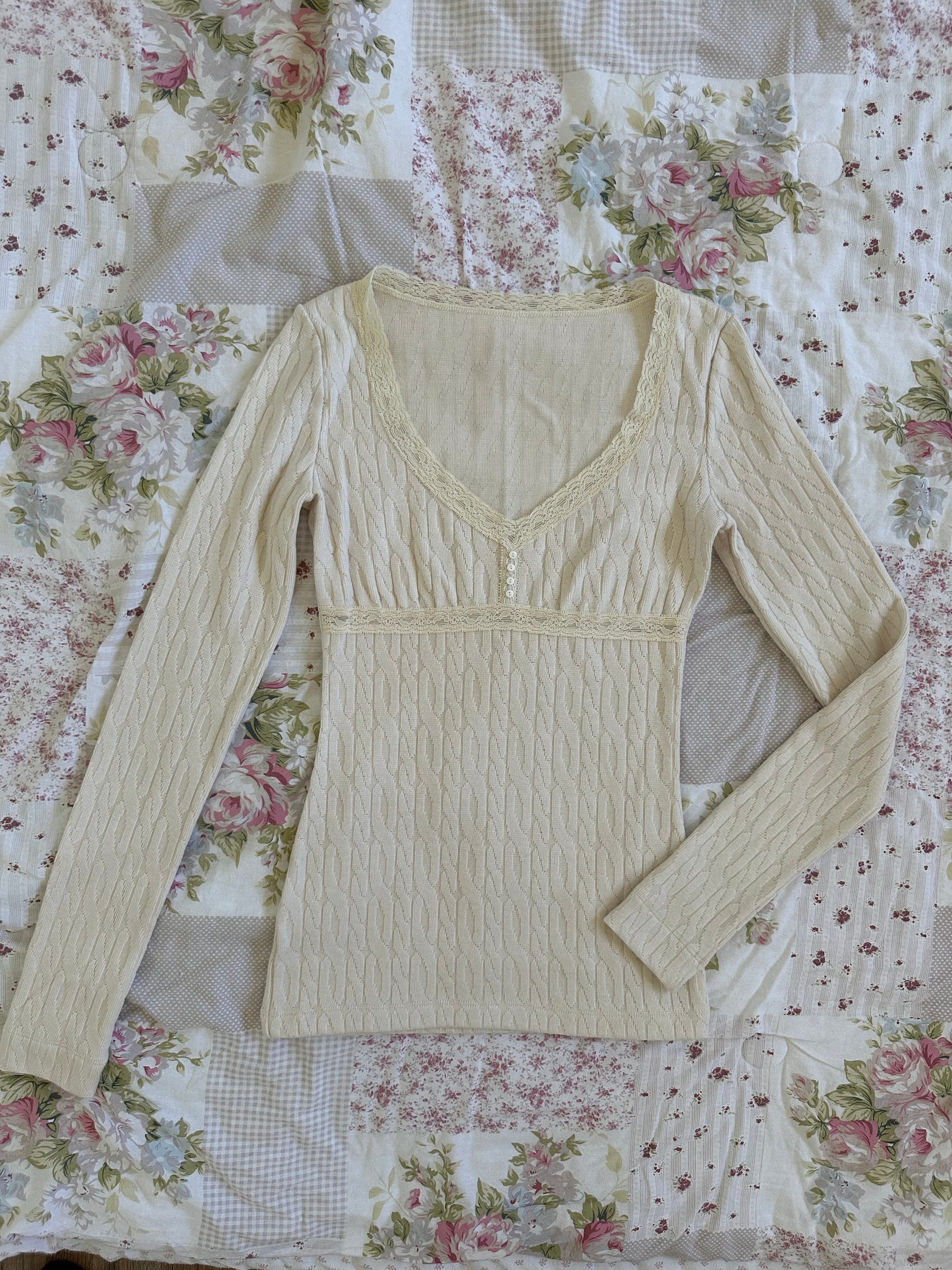 Cream cable knit long sleeve sweater