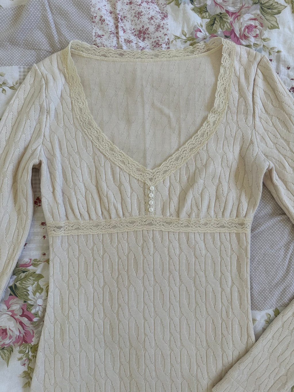 Cream cable knit long sleeve sweater